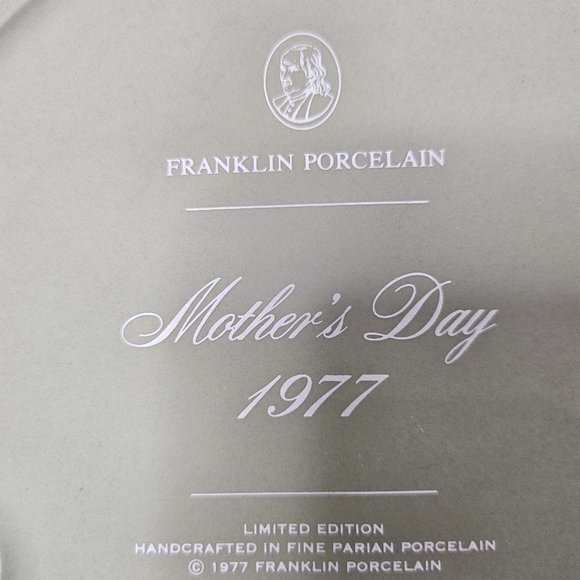 Franklin Porcelain by Adelaide Sundin Mothers Day 1977 Soft Green and Ivory - Picture 4 of 10